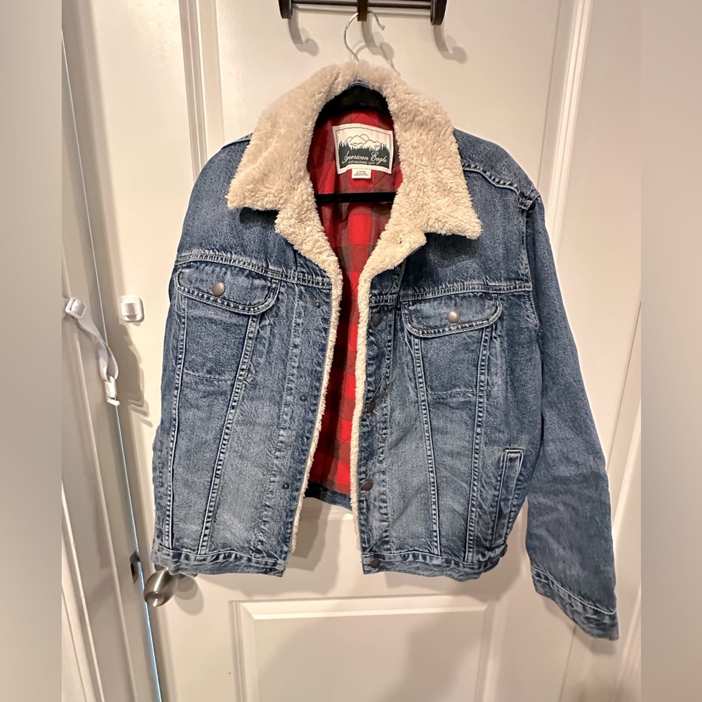 AEO Sherpa-Lined Denim Jacket - Size Large - Like New Condition!